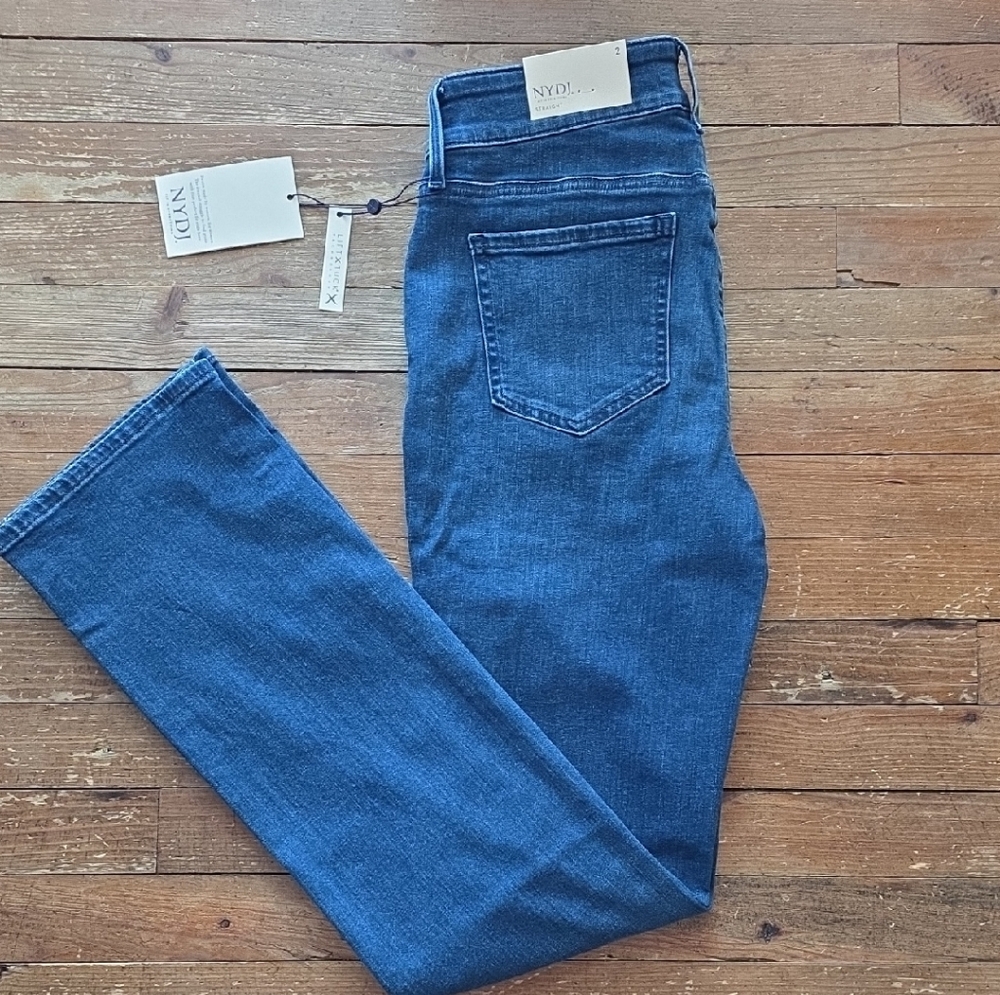 $119 MSRP! NYDJ NWT Women's 2 Straight Leg Slimming Jeans